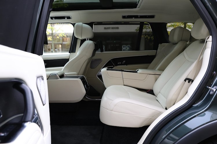 range rover hybrid lwb chauffeur service london